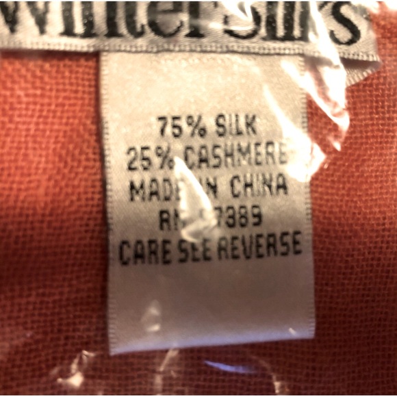 NWOT-CORAL-WINTER SILKS PASHMINA 75% SILK  25% Cashmere. - Picture 2 of 4